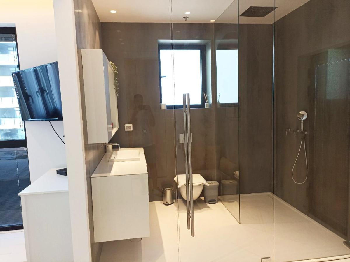 バト・ヤムYalarent Sea-Breeze Penthouse With Jacuzziアパートメント エクステリア 写真