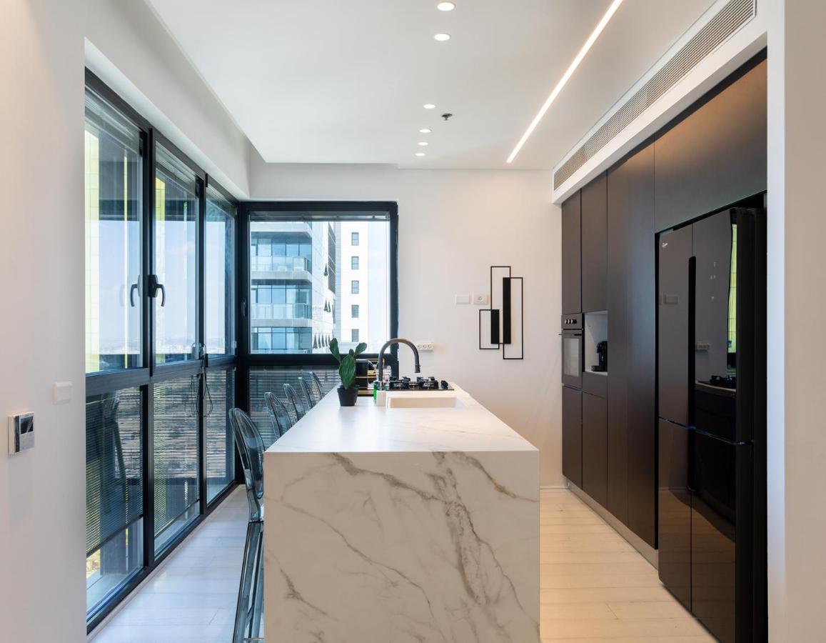 バト・ヤムYalarent Sea-Breeze Penthouse With Jacuzziアパートメント エクステリア 写真